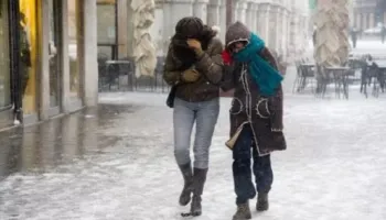 Moti i keq godet Italinë, stuhi shiu dhe dëbore nga veriu në jug! Anulohen dhjetëra fluturime