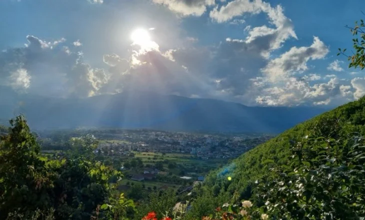 Moti për sot me diell në pjesën më të madhe të vendit, vranësira të pakta kalimtare