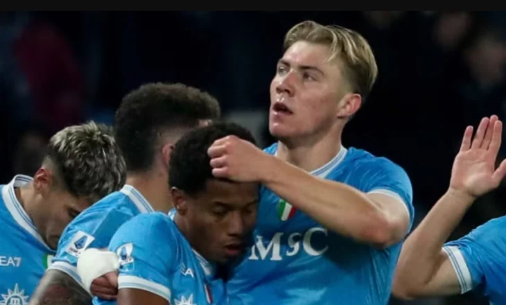 Napoli nuk fal në shtëpi, mposht Juventusin dhe ngjitet në krye (video)