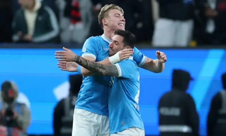 Napoli “thyen” Milan, Neres-Hojlund dërgojnë Conte në finale, Allegri shpërthen ndaj Oriali-t, blutë akuzojnë