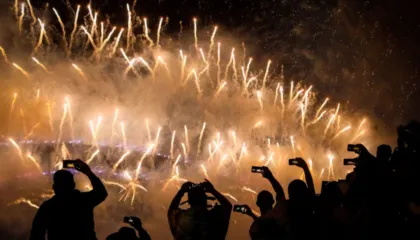 Nata e ndërrimit të viteve! Cili vend e feston i pari Vitin e Ri dhe kush e pret i fundit (ORARET)