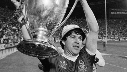 Ndahet nga jeta Xhon Robertson, legjenda e Notingham Forest