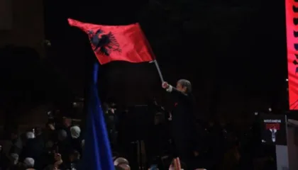 Ndan foto nga protesta e opozitës, Meta: Numërimi mbrapsht ka filluar…