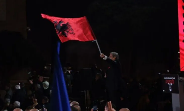 Ndan foto nga protesta e opozitës, Meta: Numërimi mbrapsht ka filluar…