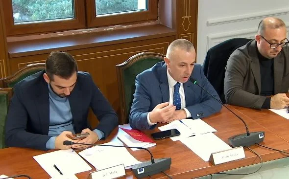 Ndoja kundër Berishës: Tërheqja e firmave për Avokatin e Popullit është e pamoralshme