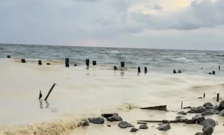 Ndotje nga vaji i lulediellit në Detin e Zi pas sulmeve ruse në Odessa