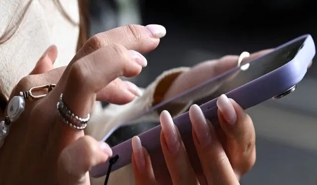 Në 2026 hiqen tarifat roaming/ Shqiptarët të përdorin telefonin në BE pa kosto shtesë