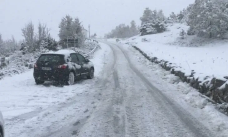 Në ditën e fundit të 2025, Kukësi “vishet” me të bardha, dëborë dhe temperatura minus 16 gradë (VIDEO)