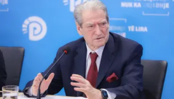 ‘Ne e kemi përmbysur 35 vite më parë një diktaturë’/ Berisha: Ne do ta përmbysim këtë diktaturë