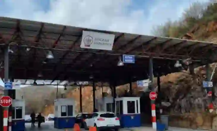 Në kërkim për dëshmi të rreme dhe futje të sendeve të palejuara në burg, arrestohet në Kapshticë 36-vjeçari