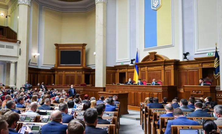 Në Ukrainë nisin hetimet për një skemë blerjeje votash nga deputetët