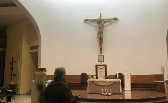 “Nëse kremtonim festat fetare, dënoheshim me burg”/ BIRN: Krishtlindjet në një vend ku Zoti ishte i ndaluar