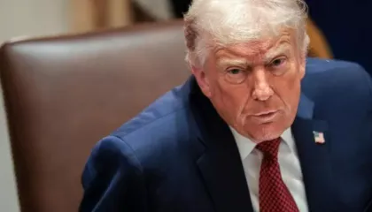 Nga kërkesa për Groenlandën tek “flota e artë” dhe pastrimi i ambasadorëve, megalomania e Donald Trump