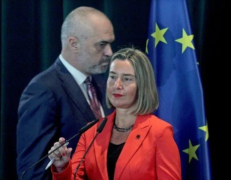 Nga kulla e fildishtë në arrestim/ Shkëlqimi dhe rënia e Federica Mogherinit