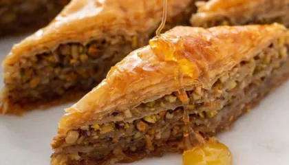 Nga origjina te forma e prerjes, faktet që nuk i dinit për bakllavanë e festave