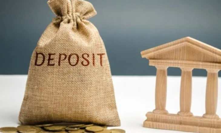 Ngecin depozitat në nëntor, rriten lehtë në lekë, bien në valutë