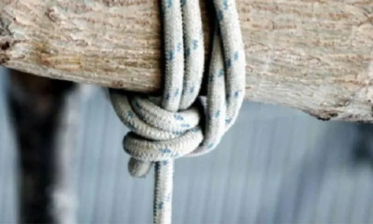 Ngjarja tragjike, nëna i jep fund jetës duke u vetëvarur, pasi gjeti djalin 42- vjeçar të pajetë…