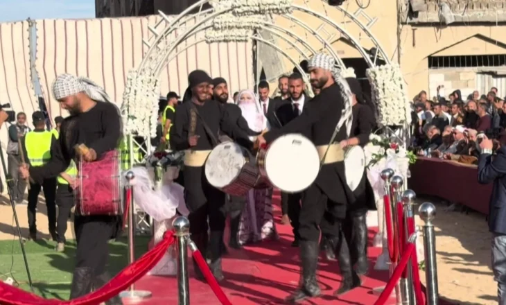 Ngjarje e rrallë pas 2 viteve luftë dhe mijëra të vrarëve, martohen 54 çifte në Gaza