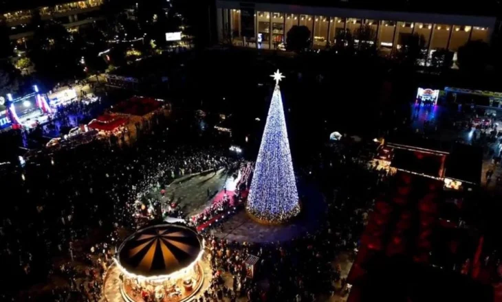 Nis numërimi mbrapsht, ndizen dritat e pemës së Krishtlindjeve në “Sheshin Skëndërbej”