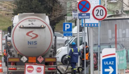 NIS, rafineria e vetme e naftës në serbi/ Vuçiç konfirmon bisedimet për t’ia shitur një kompanie hungareze