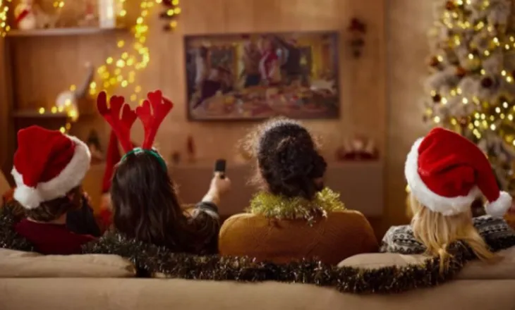 Nisni maratonën kinematografike për këtë fundvit/ Ja 12 filma që duhen parë me të dashurit tuaj për festa