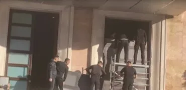 Një ditë para protestës së opozitës, qeveria ngre “murin e sigurisë” rreth Kryeministrisë