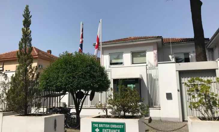 “Një sezon festiv plot ngrohtësi”/Ambasada Britanike në Tiranë mesazh urimi për Krishtlindje: Krenarë për partneritetin