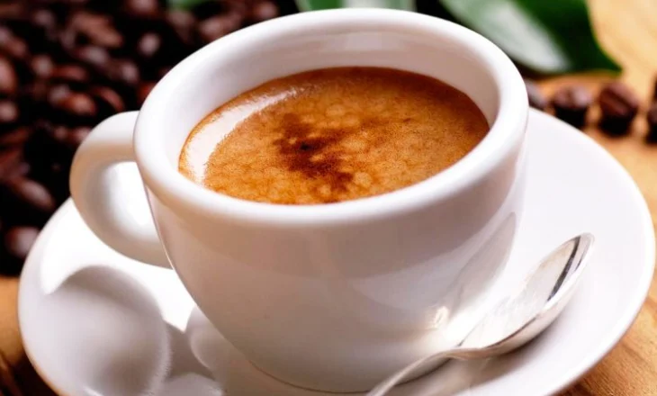 Njerëzit që e nisin çdo mëngjes me një kafe priren të jetojnë më gjatë