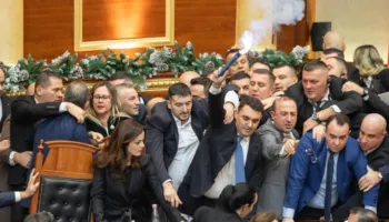 Noriega i Europës’/ Gazeta e madhe spanjolle ‘El Mundo’: PD njofton protesta masive dhe kërkon dorëheqjen e qeverisë