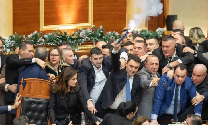 Noriega i Europës’/ Gazeta e madhe spanjolle ‘El Mundo’: PD njofton protesta masive dhe kërkon dorëheqjen e qeverisë