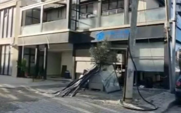 “Nuk do ta gëzosh…”/ Tritoli te “Perla e detit”, si nisi konflikti mes Sajmir Sinës dhe Flogert Mezhikës: Nuk ta jap…