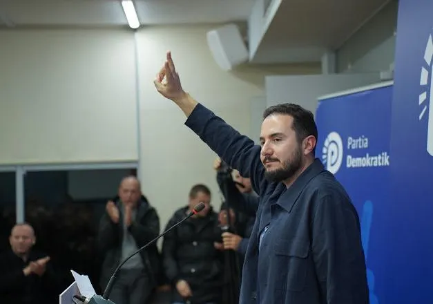 ‘Nuk do të ndalojmë’, Salianji takim me demokratët në Shkodër: PD duhet të sjellë rrotacionin politik