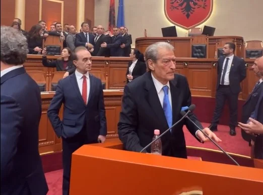 “Nuk ka parlament pa dorëzuar kriminelët”/ Berisha: Silleni Palloshin këtu!