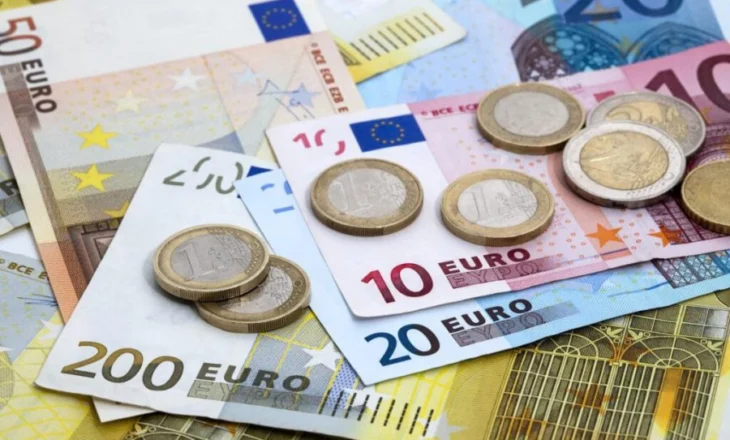 Nuk ndalet narko-euro, monedha europiane prek minimum të ri historik në 96.5 lekë