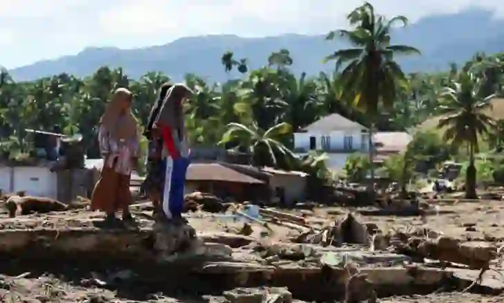 Numri i të vdekurve nga përmbytjet në Indonezi kalon 500