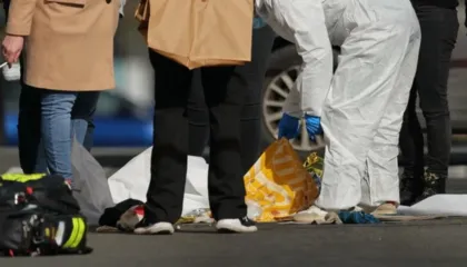 Nxjerr thikën dhe kërcënon qytetarët, vritet nga policia 19-vjeçari në Francë