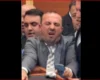 “O u q****a r**t se vdiqa”/ Në siklet të madh gjatë seancës plenare, deputeti Korreshi bëhet viral (VIDEO)