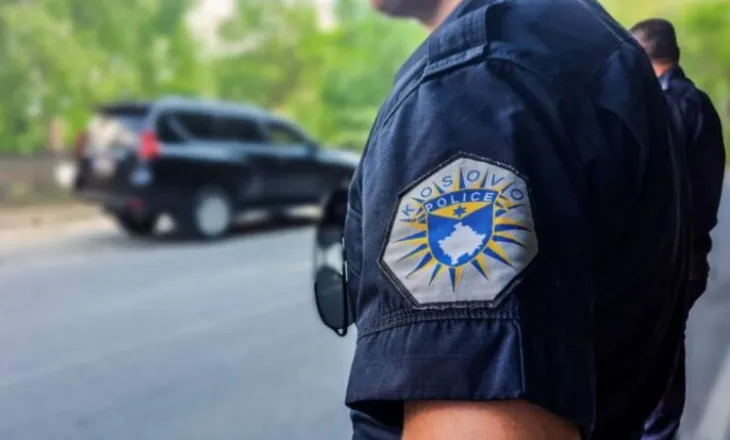 Operacion policor kundër korrupsionit/ Sveçla: Janë arrestuar disa zyrtarë të lartë publikë, mes tyre dhe një…