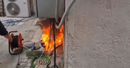 Opozita i vë zjarrin fibrave të transmetimit, ndërpritet sinjali i Kuvendit