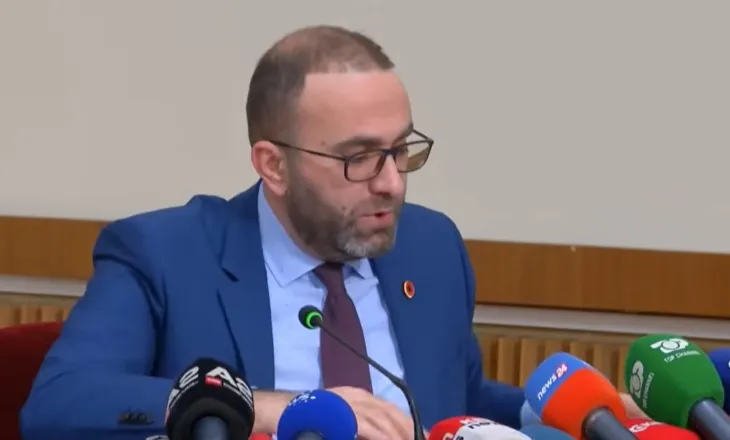 Opozita: Të mblidhen “mandatet”! Demokratët shkojnë të vetëm në Këshill: PS në mbrojtje të Ballukut