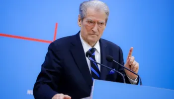 Opozita zbret sot në shesh, Berisha bën thirrje për pjesëmarrje masive: Përmbysje njësoj si në Bangladesh dhe Nepal