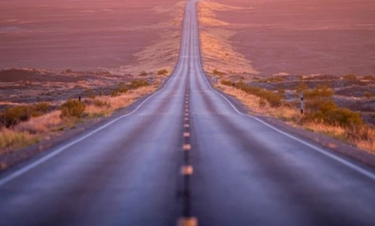 Pa e lëvizur timonin për dy orë, kjo është rruga më e drejtë në botë