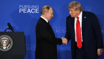 Pak orë nga takimi me Zelenskyn, Trump telefonon Vladimir Putin: Bisedë shumë produktive