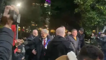 Pak para protestës kombëtare, Berisha mbërrin në selinë e PD