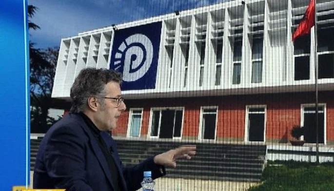 Paloka mesazh Salianjit: Kur të duartroket dhe brohoret armiku, shiko një herë rrotull se…