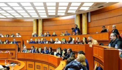 Pano: Skandal në buxhetin e Tiranës, 4 miliardë lekë zhduken