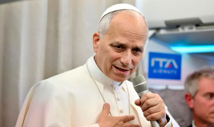 Papa i kërkon Trump-it të mos përdorë forcën ushtarake ndaj Maduros