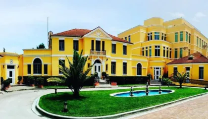 Paralajmëron Ambasada e SHBA në Tiranë: Martesa për dokumente emigracioni dënohet