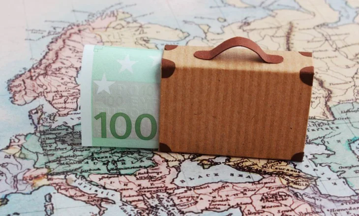 Paratë që emigrantët sollën në shtëpi arritën rekordin e 817 milionë eurove në janar-shtator