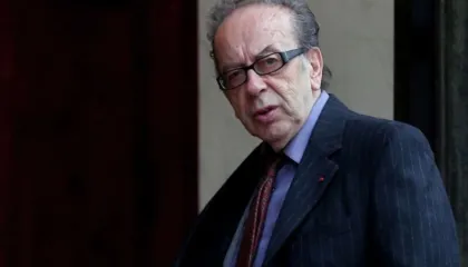 Parisi nderon Ismail Kadare me pllakë përkujtimore në bulevardin “Saint-Michel”